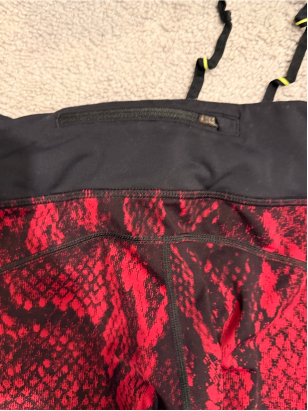 Women's Nike Dri-FIT Red Black Snake Print Leggings S - Picture 6 of 8